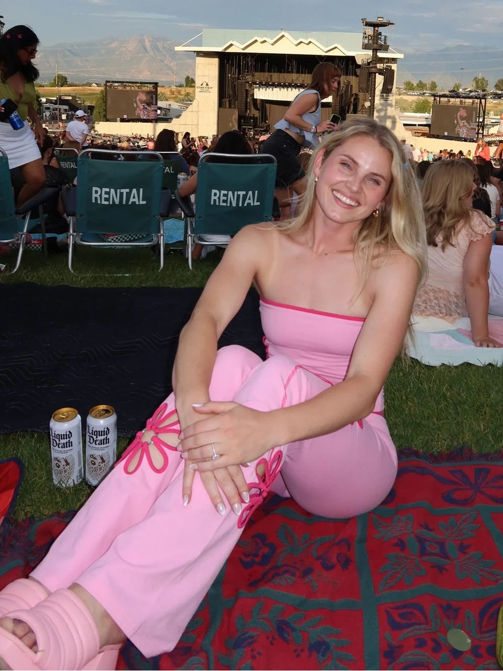 Hilary Duff concert outfit